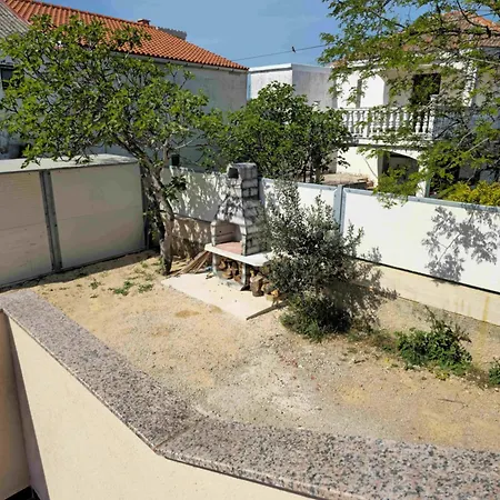 Tia Apartman