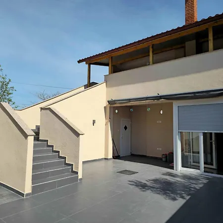 Tia Apartman Povljana