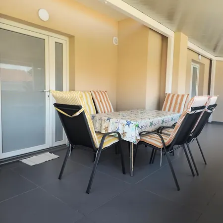 Tia Apartman
